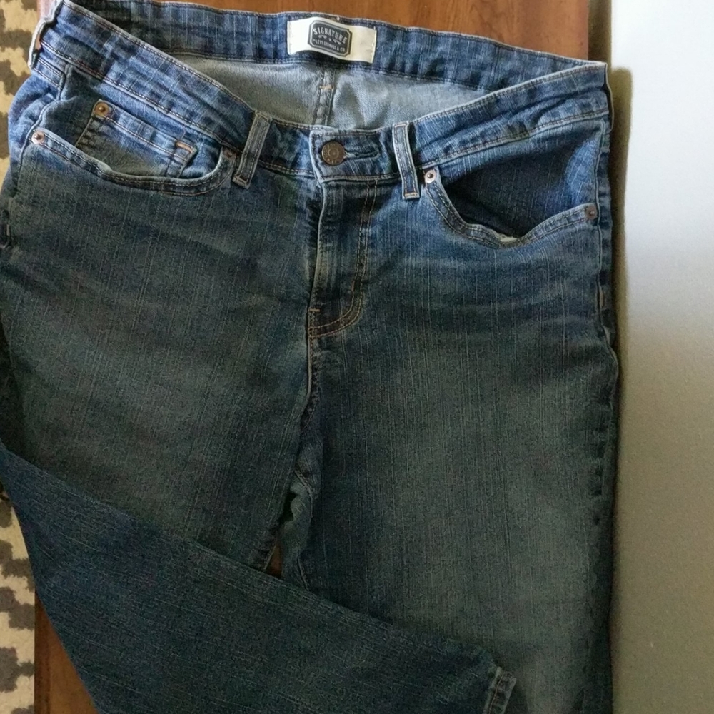 Signature Levi stretch denim capris size 12